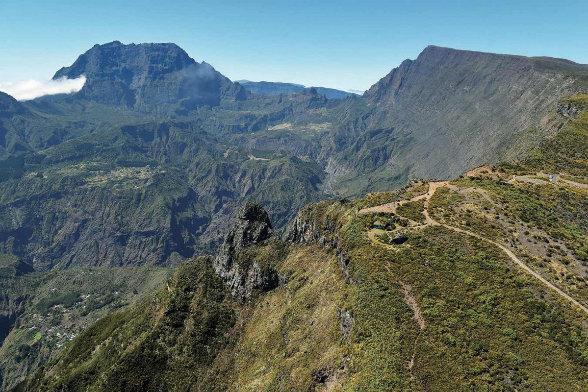 Carte de La Réunion et ses paysages variés. Poster